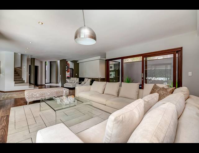 4 BEDROOM HOUSE FOR SALE IN KHYBER ROCK